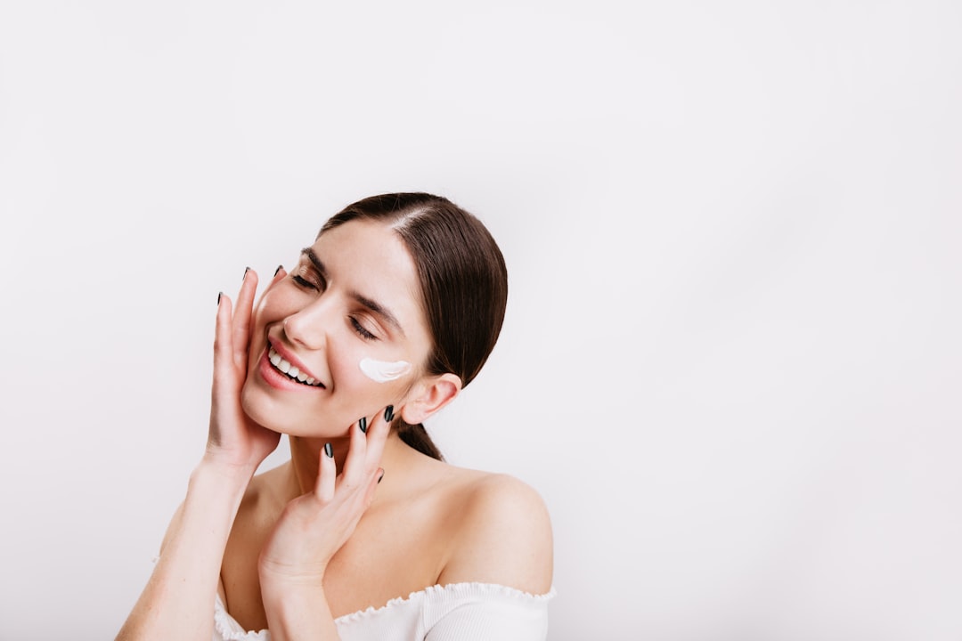 The Correct Order to Apply Skincare (AM and PM)