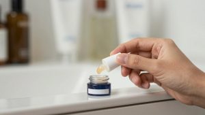 Best Eye Cream for Melasma Around the Eyes: What Helps and What to Avoid