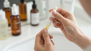 Best Face Oil for Crepey Skin: Smoothing Thin, Crinkled Texture