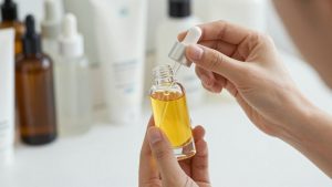 Best Face Oil for Sagging Skin: What Oils, Massage and Retinoids Can Really Do
