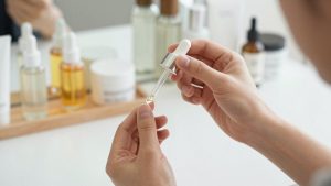 Best Face Oil for Sensitive, Reactive Skin: Choosing Oils That Won’t Trigger a Reaction