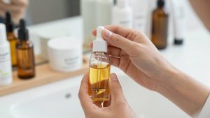 Best Face Oil for Sun Damage: Antioxidant and Retinoid Oils vs the SPF Myth