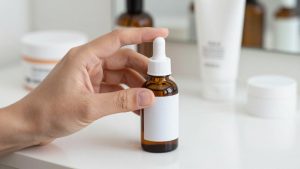 Best Serum for Combination Skin: Balancing an Oily T-Zone and Dry Cheeks