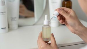 Best Serum for Crepey Skin: Ingredients, Timelines and Honest Expectations