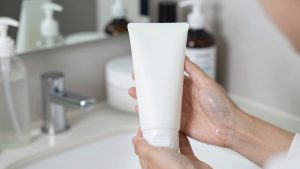 Gel Cleanser vs Cream Cleanser Dry Skin: Which Is Right for Your Home (2026)