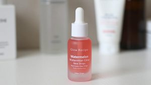 Glow Recipe Watermelon Glow Niacinamide Dew Drops Review: Does It Actually Work?