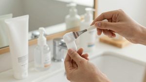 How to Wash Skincare Spatulas Between Uses (2026): Step-by-Step