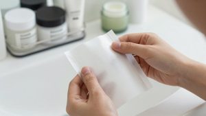 Hydrocolloid vs Microneedle Pimple Patches: Which One Your Spot Actually Needs